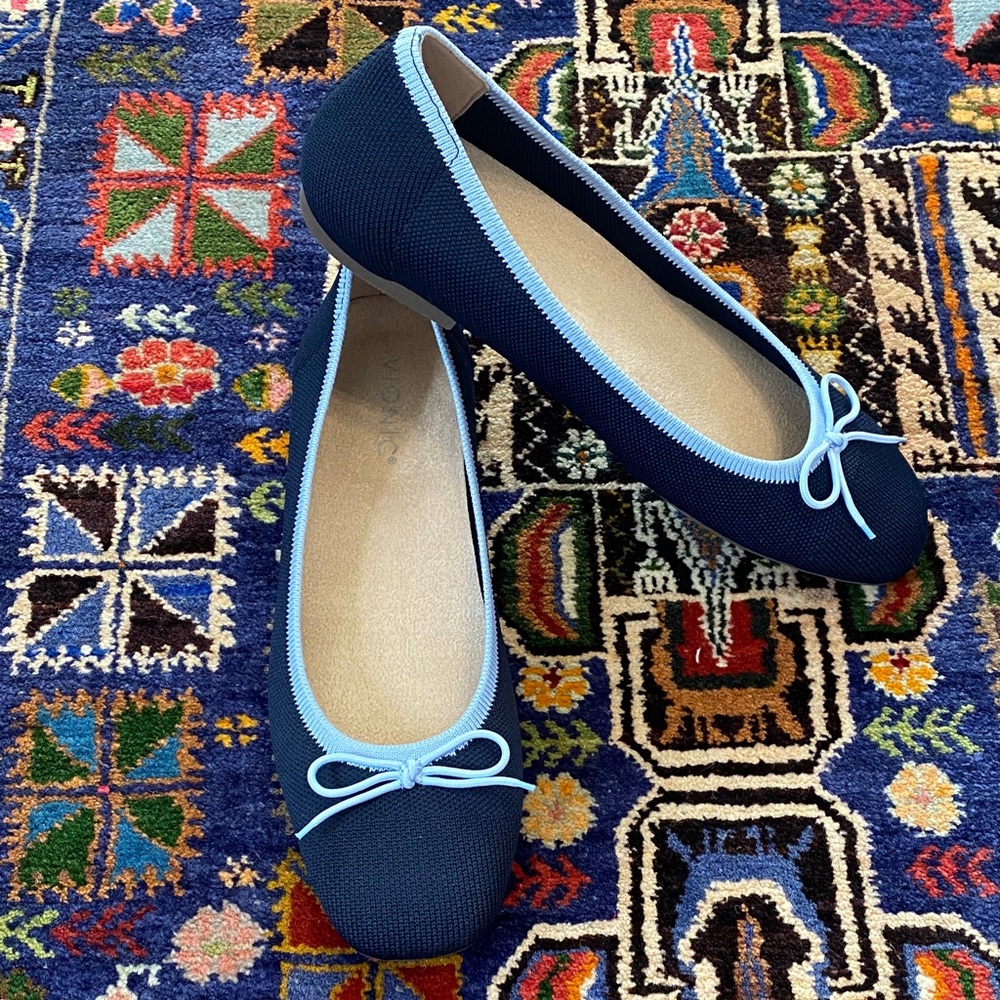Vionic Women’s Klara Knit Skimmers Navy Blue Ballet Flats with Light Blue Trim